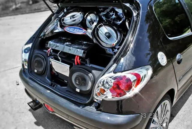 Peugeot 205 — Rockford Fosgate Build — Galaxi Sound build 2