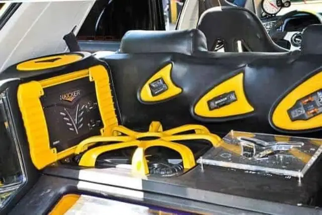 Volkswagen Golf — Build Kicker — Galaxi Sound build 2