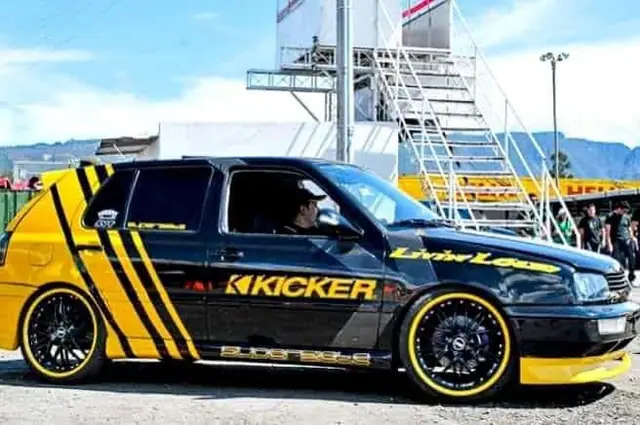 Volkswagen Golf — Build Kicker — Galaxi Sound build 4