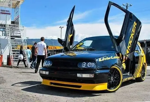 Volkswagen Golf — Build Kicker — Galaxi Sound build 6